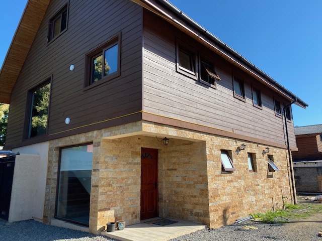 pucon arriendo amplia casa central