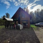 Pucón arriendo cabaña año corrido, living, comedor, cocina americana, 3 dormitorios, 2 baños